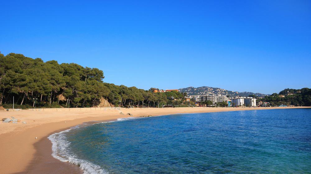 Der schöne Strand von Fenals in Lloret de Mar.