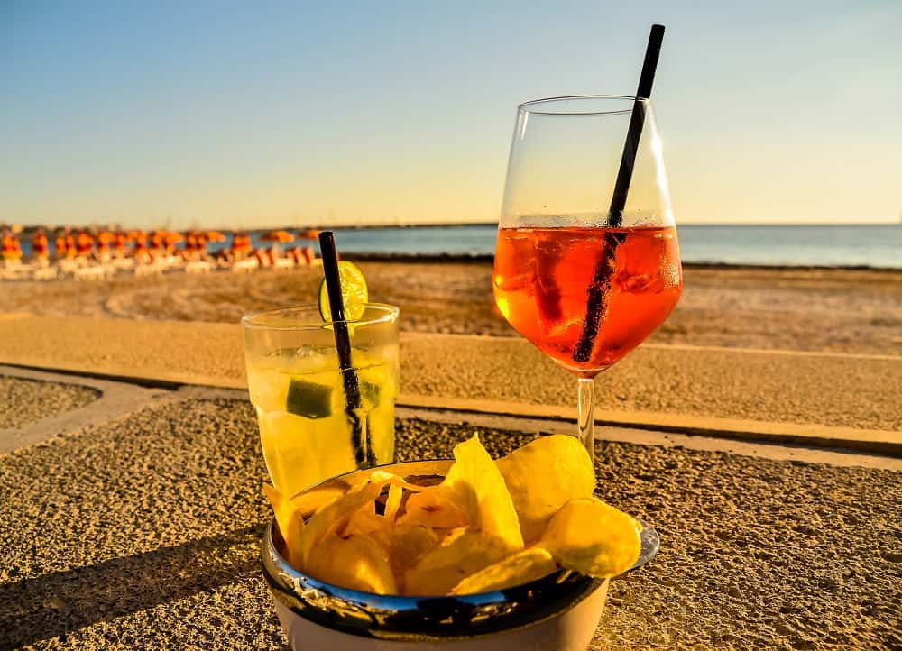 Strandbars in Lloret de Mar - am Strand trinken